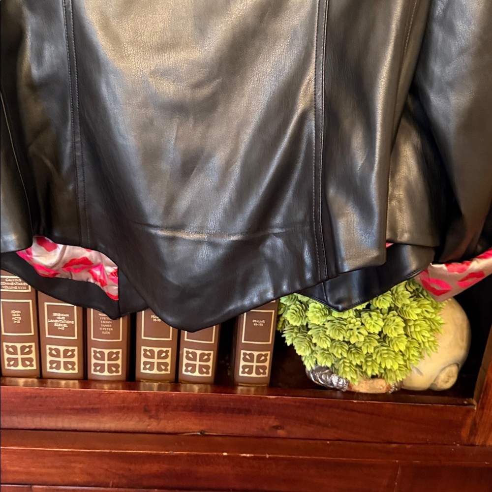 Attitudes by Renee Black faux Leather Jacket with Lip-Patterned Lining - Picture 5 of 6
